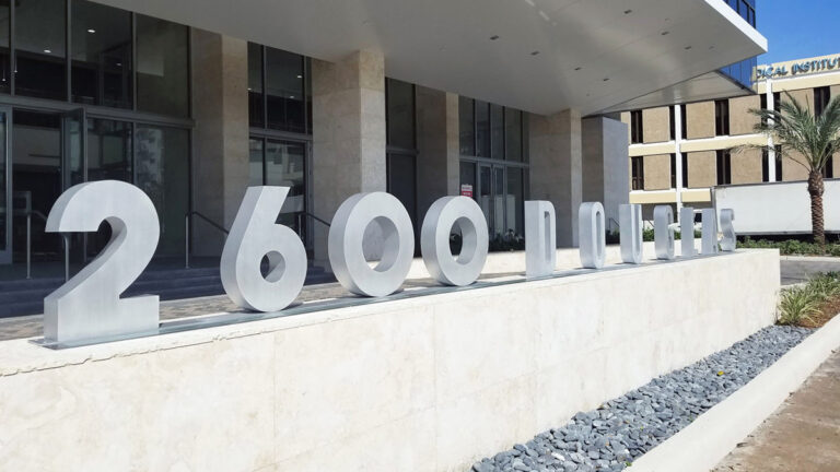2600 Douglas Road 00004